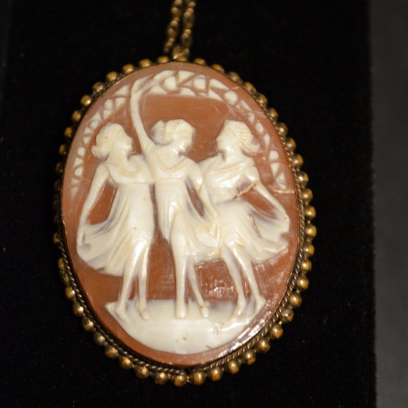 Vintage Sardonyx Shell Full Figure Cameo Pendant / Pin - Picture 3 of 10